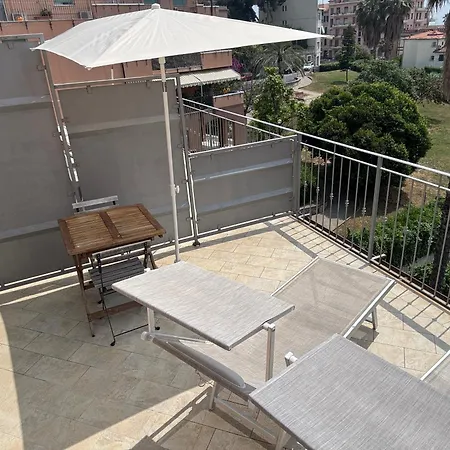 Apartment Mansardina A Due Passi Dal Mare Imperia
